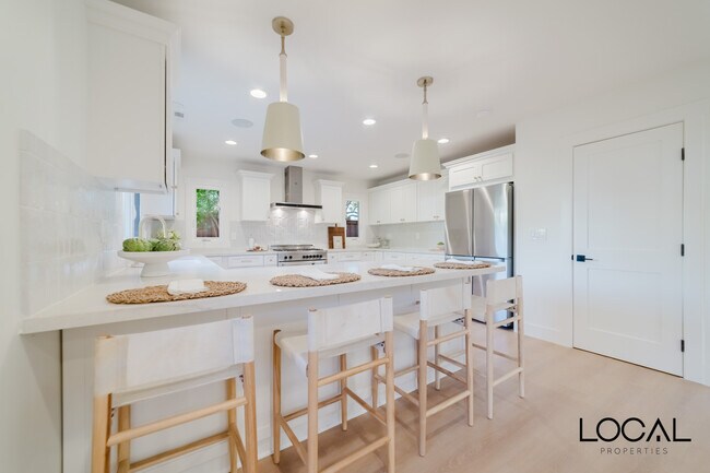 Foto del edificio - 801 N Rios Ave