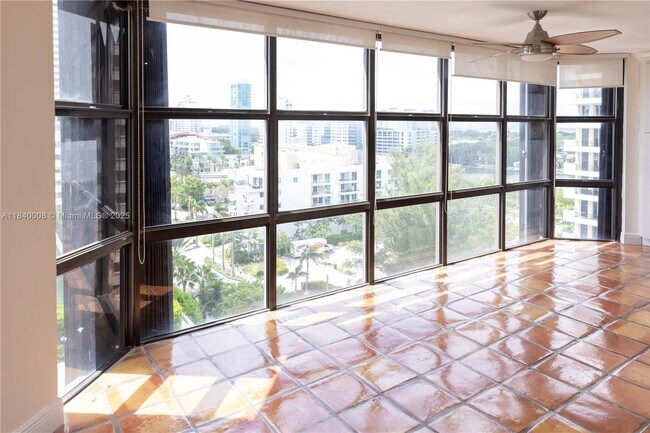 Foto del edificio - 6423 Collins Ave