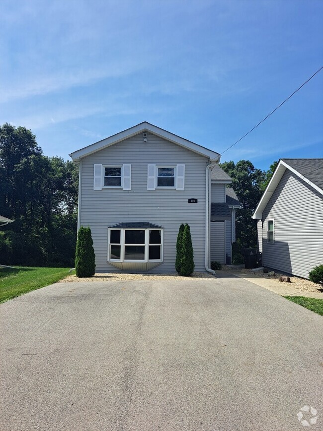 Building Photo - 409 Bluff St