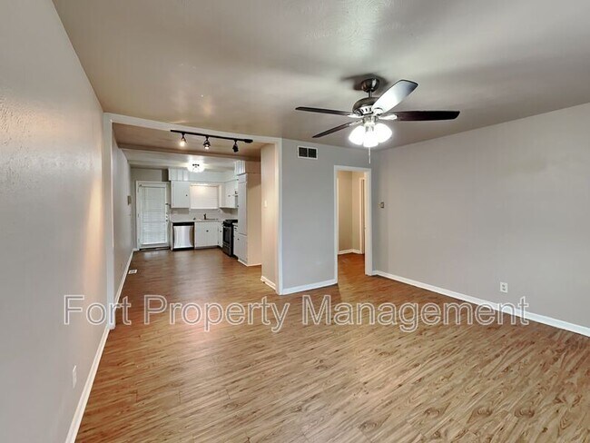 Building Photo - 308 La Salle Dr