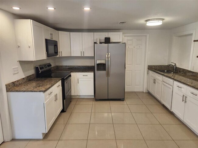 Foto del edificio - 8518 Woodlake Dr
