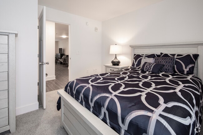 Dormitorio de 1BR, 1BA y 738SF - Chase Creek Apartment Homes