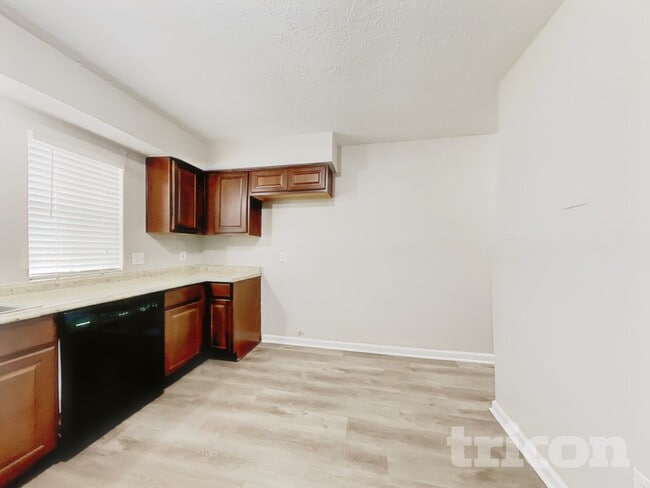 Building Photo - 2806 W Birchdale Dr