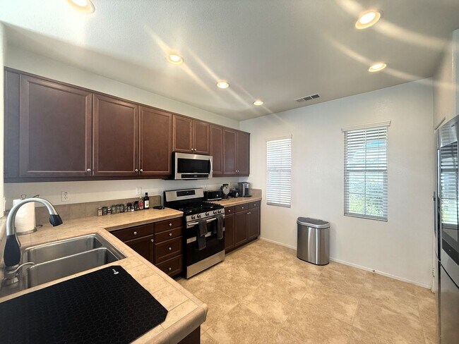 Foto del edificio - West Palmdale 3 Bedroom Home