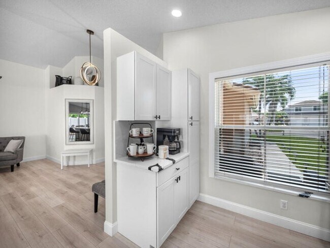 Foto del edificio - 6344 Barton Creek Cir