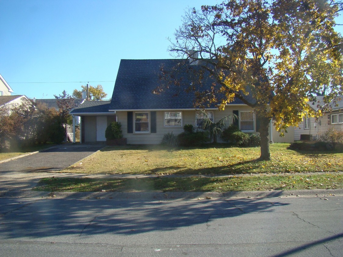 Primary Photo - 10 Brierdale Ln