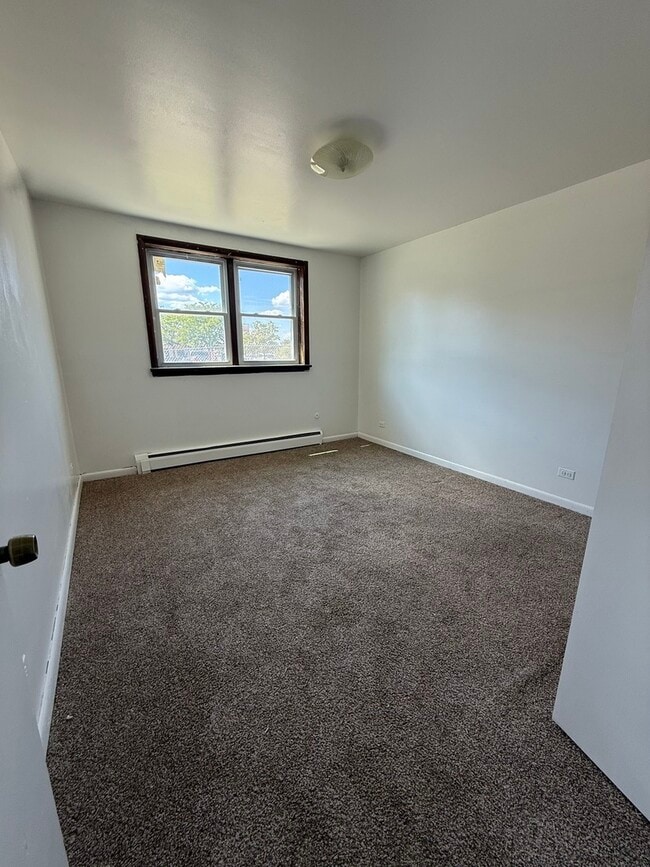 Building Photo - 1627 Woodbine Dr
