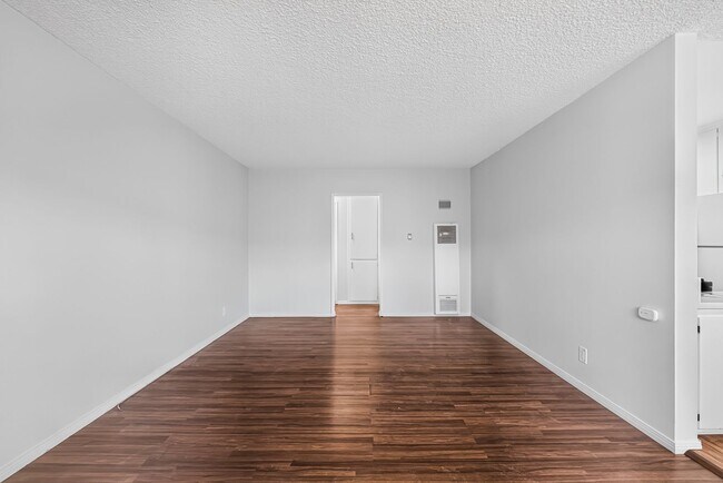 Building Photo - 517 Venice Way