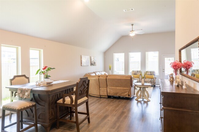 Building Photo - 835 Sarasota Shore Dr