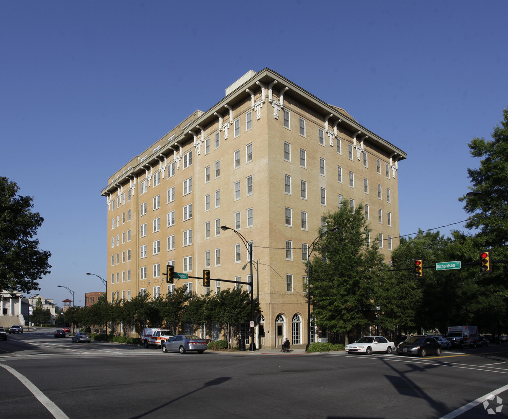 Primary Photo - Greenville Summit Apartments