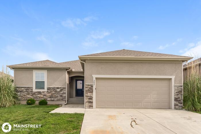 Primary Photo - 202 NE Kim Ct, Grain Valley, MO 64029