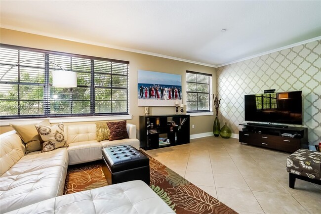 Building Photo - 2769 Coconut Ave