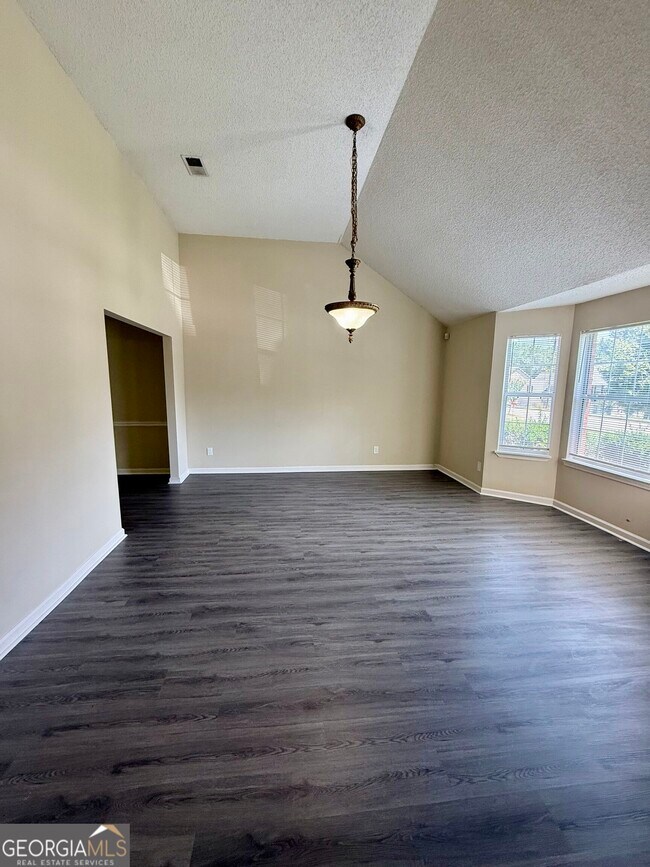 Building Photo - 5237 Round Table Dr