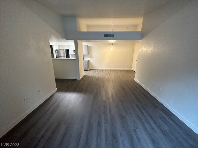 Foto del edificio - 950 Seven Hills Dr