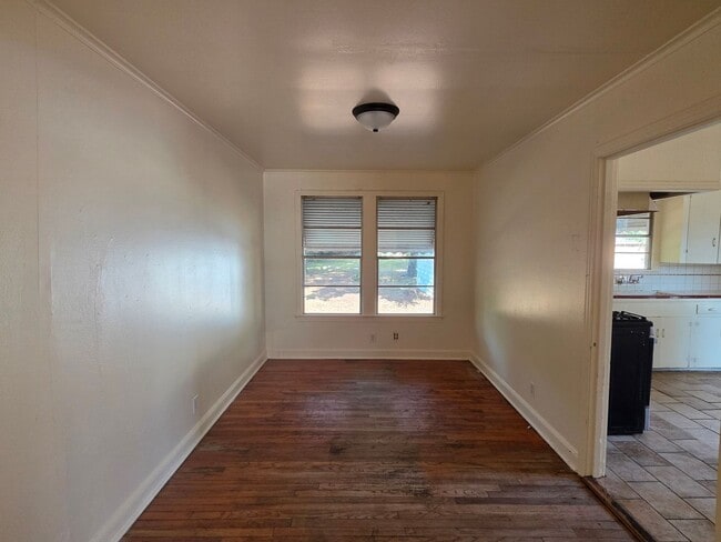 Building Photo - 4022 Golf Links Blvd
