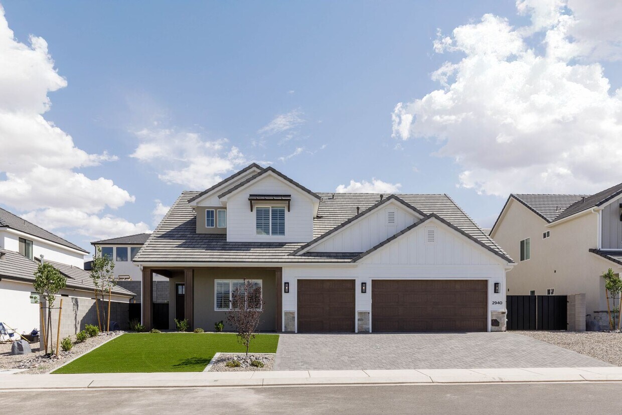 Primary Photo - Gorgeous 5 bed 4 bath in Desert Canyons