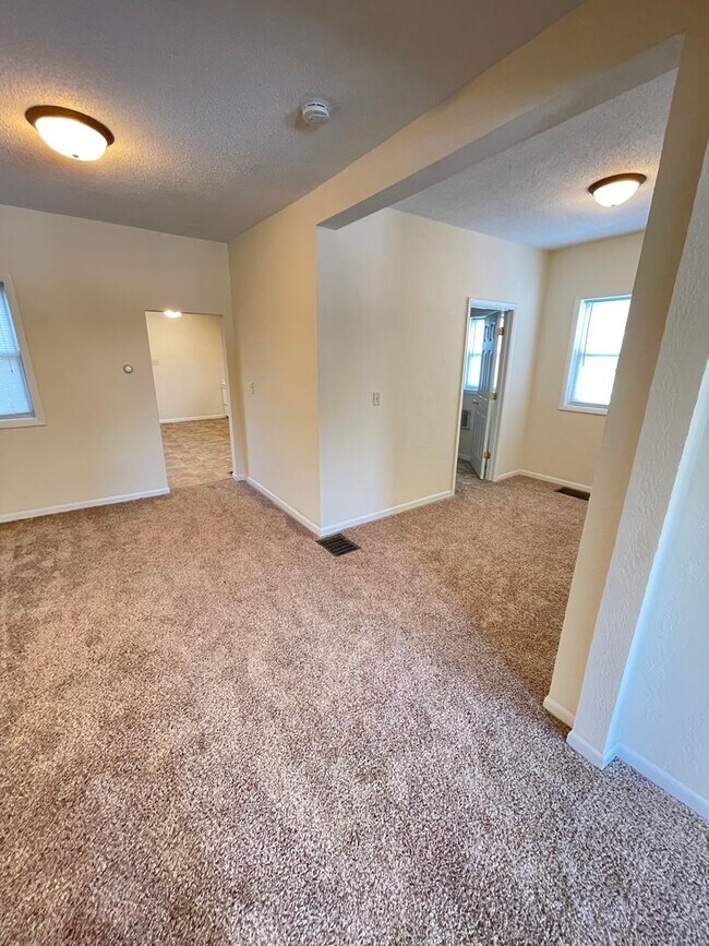 Foto del edificio - AVAILABLE JUNE 1st - 3 Bed, 1 bath House!