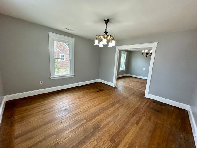 Building Photo - 3 Bedroom 2 Bathroom Home Located in Kenbridge, VA