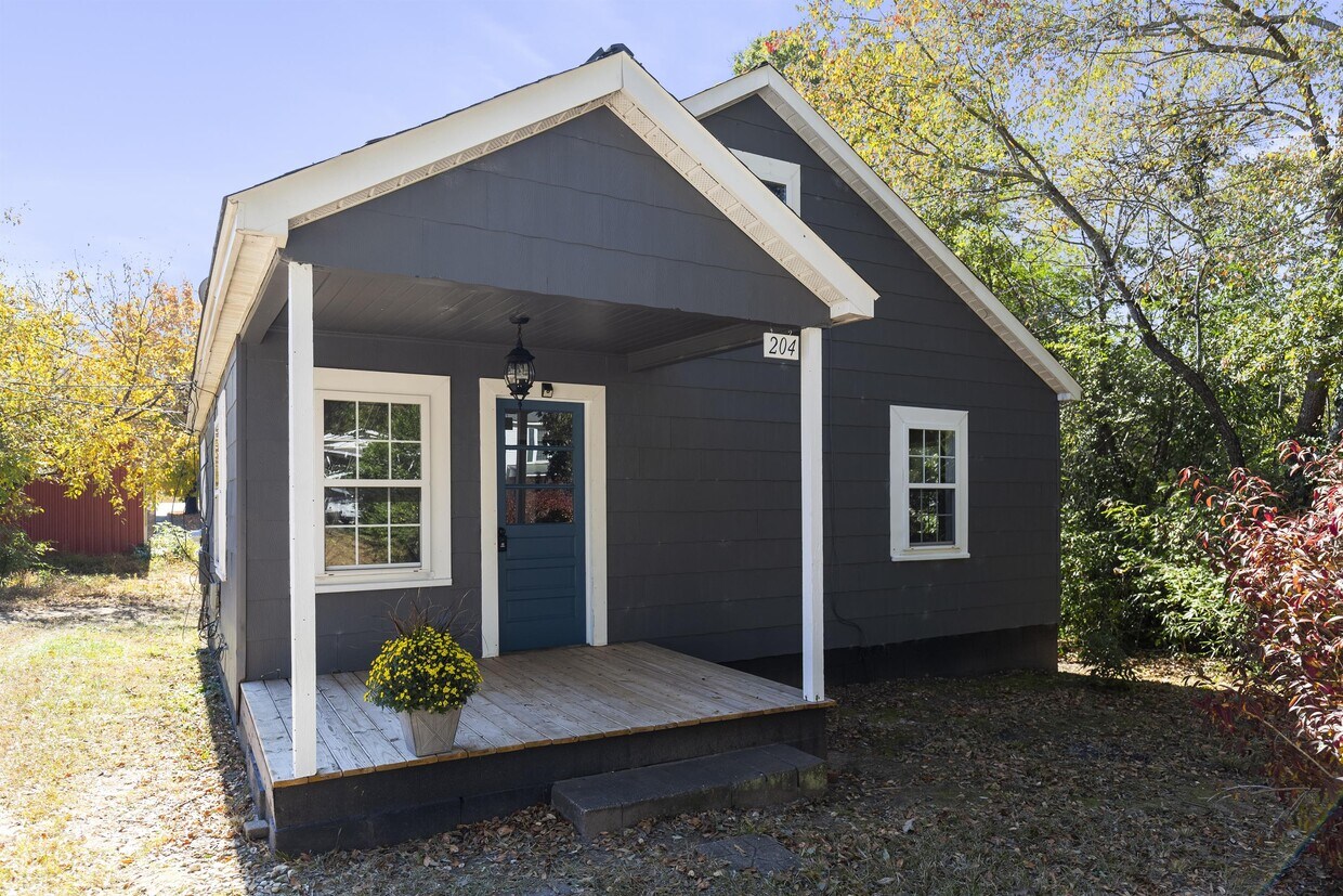 204 Hunter Ave, Walhalla, SC 29691 House Rental in Walhalla, SC