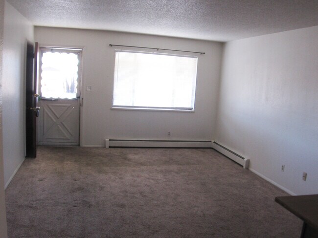 Building Photo - 2920 Elm Ave
