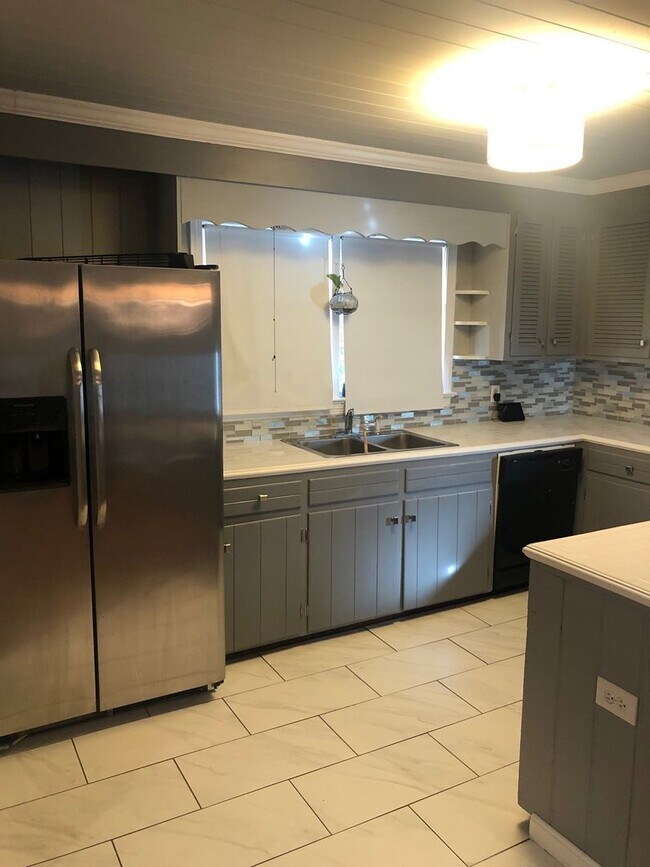 Foto del edificio - 4 Bed / 2.5 Bath