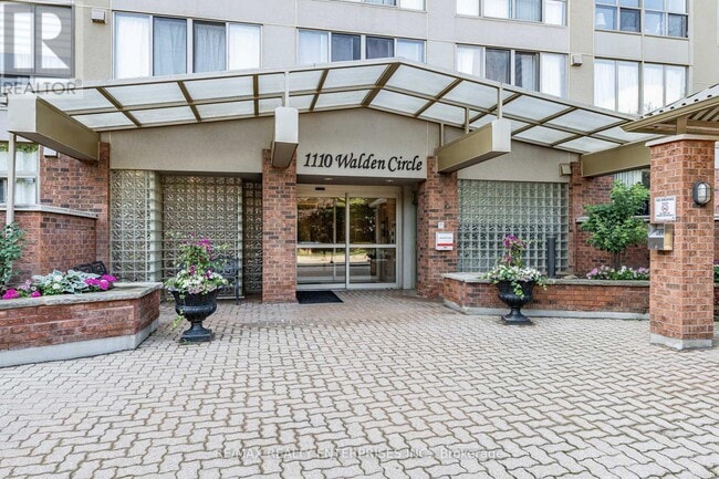 Building Photo - 1110-1110 Walden Cir