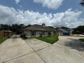 Building Photo - 7910 Sands Point Dr