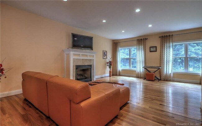 Building Photo - 15 2nd Avenue Ext