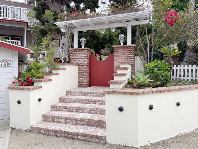 Building Photo - Beautiful Encinitas Home with Ocean Views!
