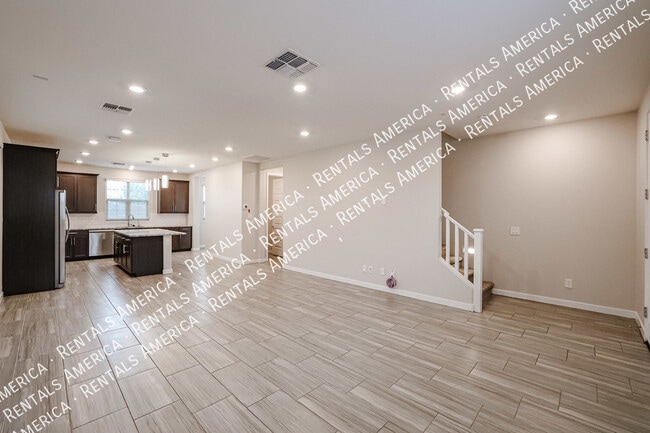 Building Photo - 1103 E Newland Dr