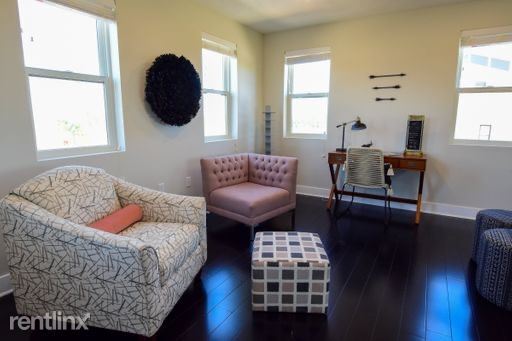 Building Photo - 3 br, 2.5 bath Townhome - 13114 W Lincoln Rd