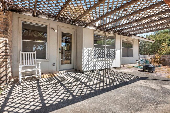 Building Photo - 241 Silverstone Ln