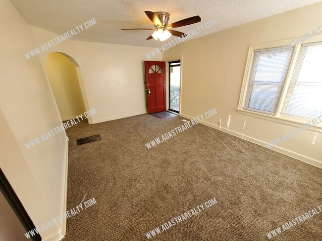Building Photo - Affordable Home in KCMO-Available in JULY!!