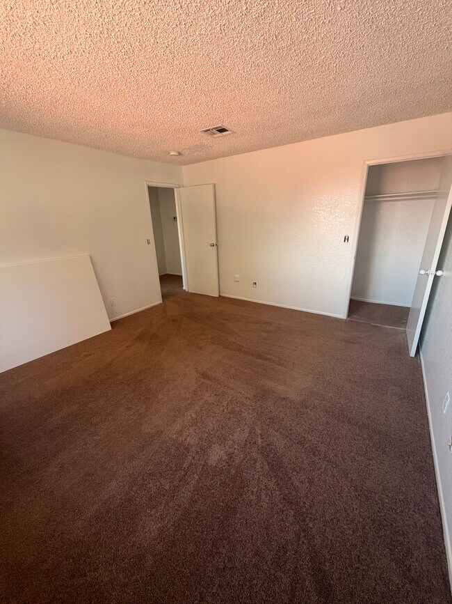 Foto del edificio - 1728 W Avenue J15