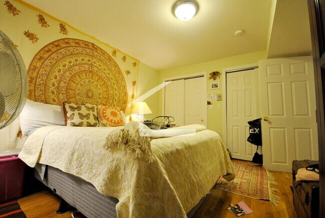 Foto del edificio - Large 3 bed in Brookline