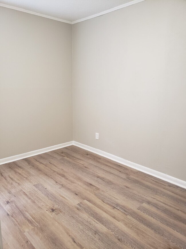 Foto del edificio - 5028 Acorn Dr