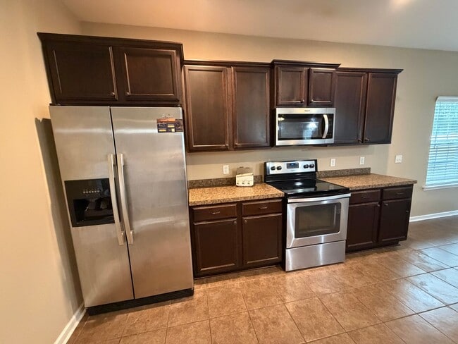 Building Photo - FOR RENT