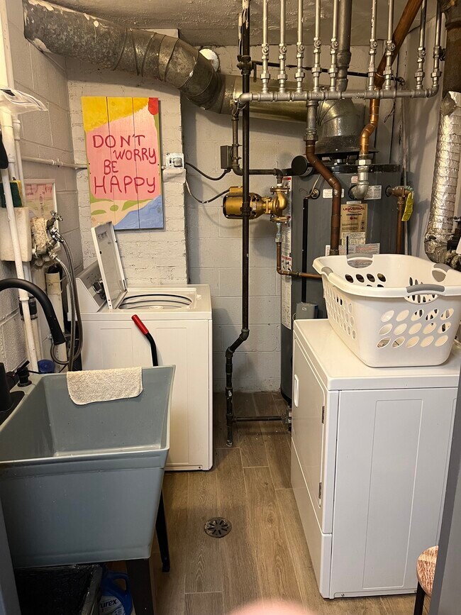 Laundry Room next to unit - 921 N La Salle St