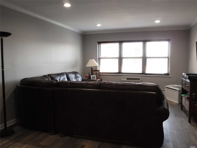 Building Photo - 220 Farber Dr