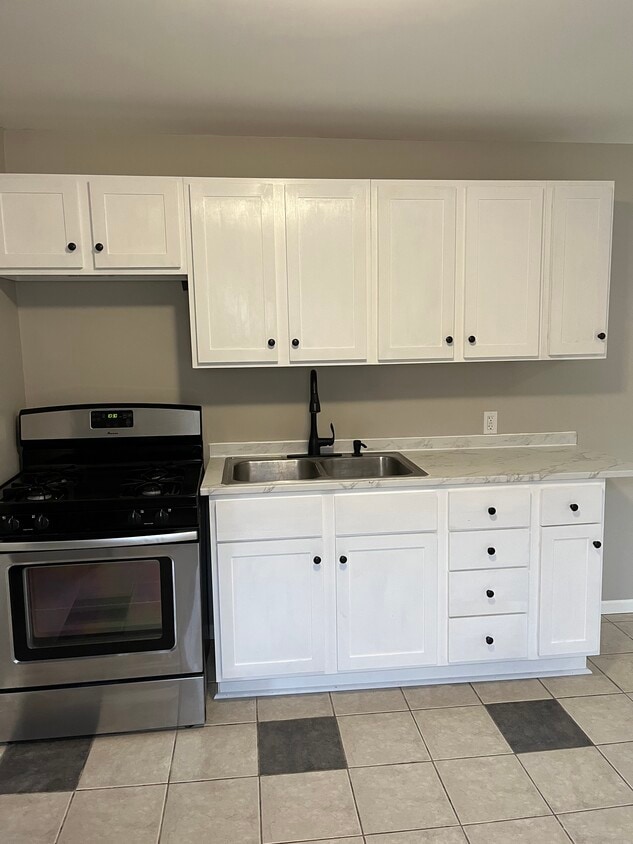 Foto principal - 1016 Stinson St