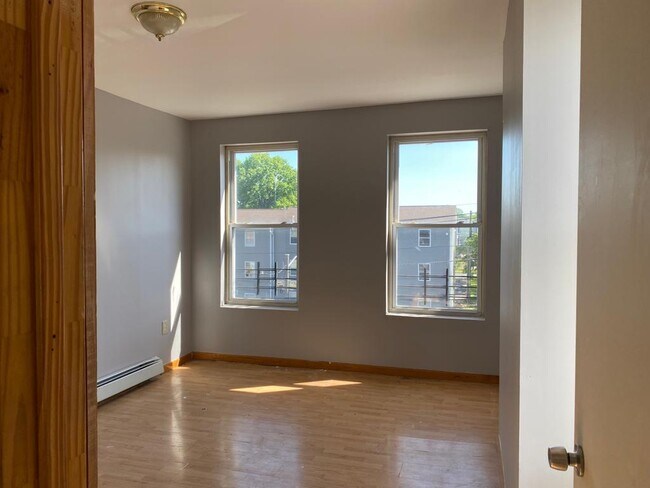 Foto del edificio - 95 16th Ave