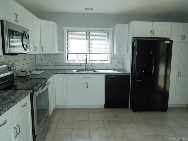 Building Photo - 670 Heritage Hls