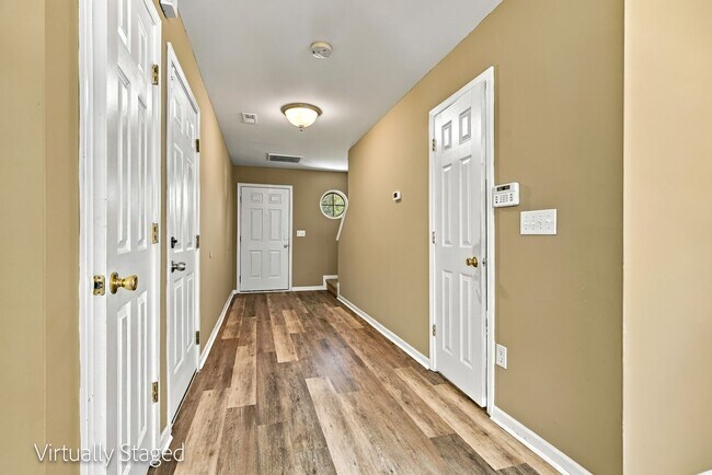 Building Photo - 822 Oakshire Cir