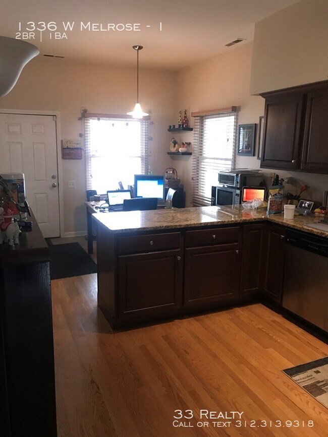 Foto del edificio - Lakeview 2bed Unit Availalbe June 1st.