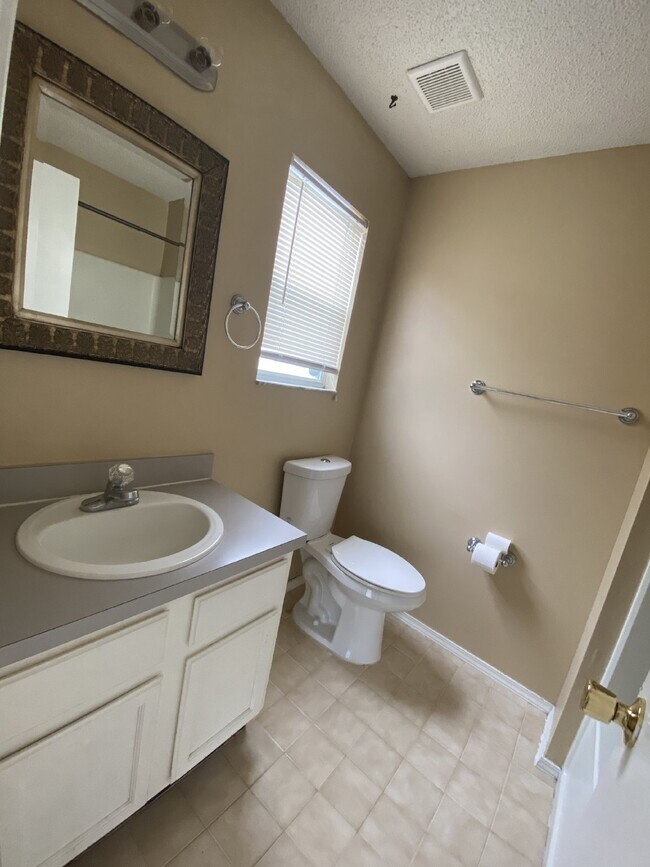 Foto del edificio - FOR RENT: Renovated 3BR / 2BA Two-Story Home Minutes from Regency