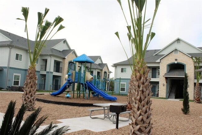 Building Photo - 711 Glenoak Dr