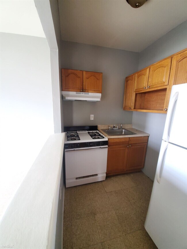 Foto del edificio - 2 br, 1 bath  - 708 Hallett St # 2B