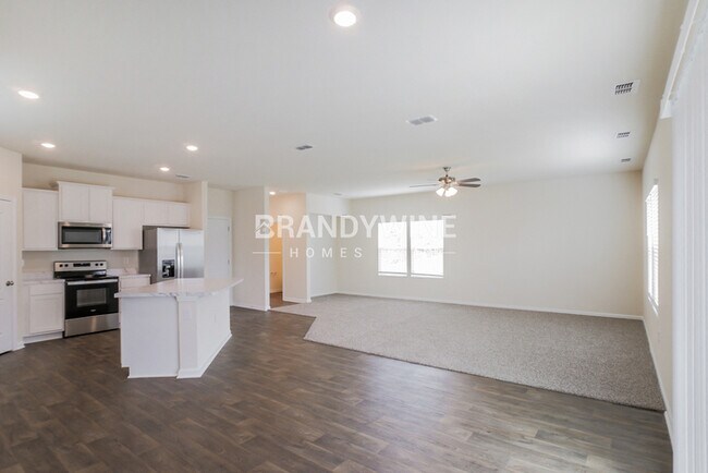 Foto del edificio - 165 Falcon Ridge Rd