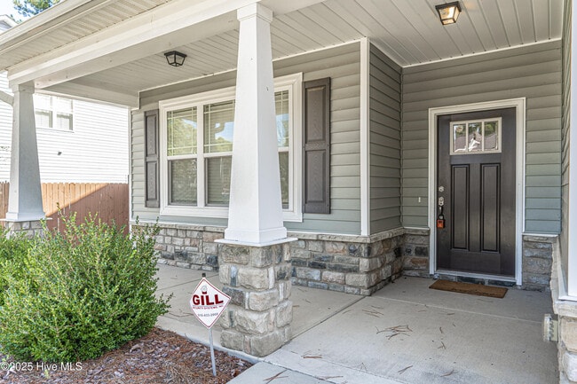 Building Photo - 412 Palisades Dr