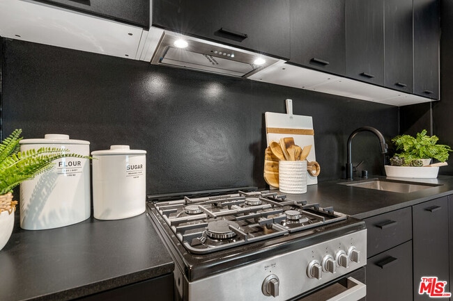 Building Photo - 3667 Keystone Av